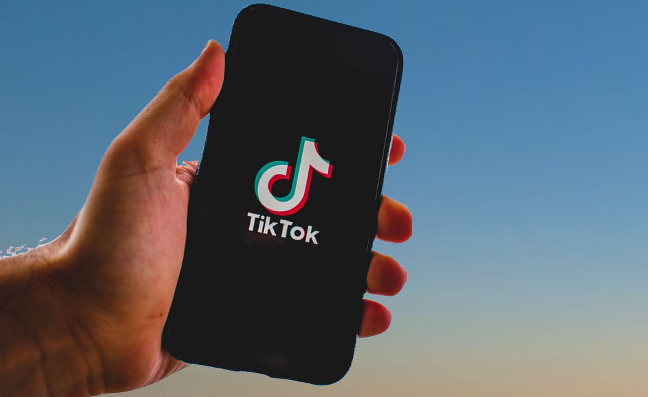 jak włączyć napisy tiktok