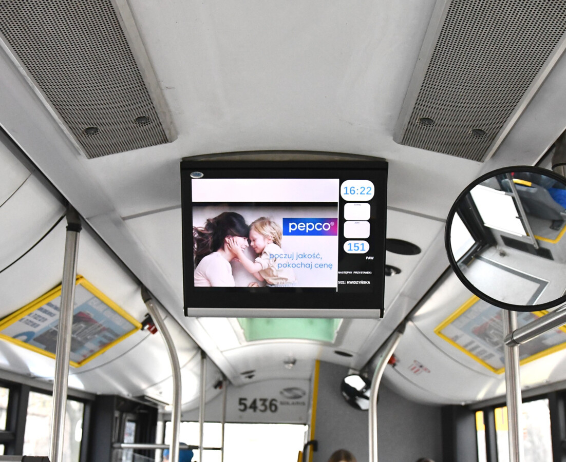 Reklama na ekranach LCD w komunikacji publicznej - Na czym polega DOOH?